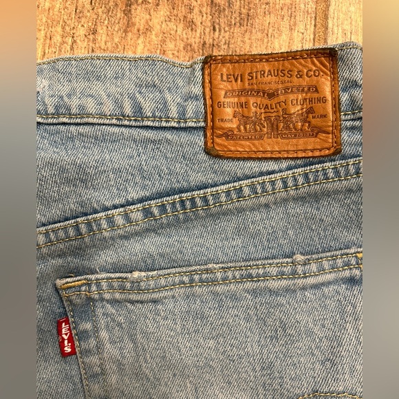 Levi’s Ribcage Shorts size 32 Vintage Frayed Distressed Denim Jean Short - Picture 3 of 10